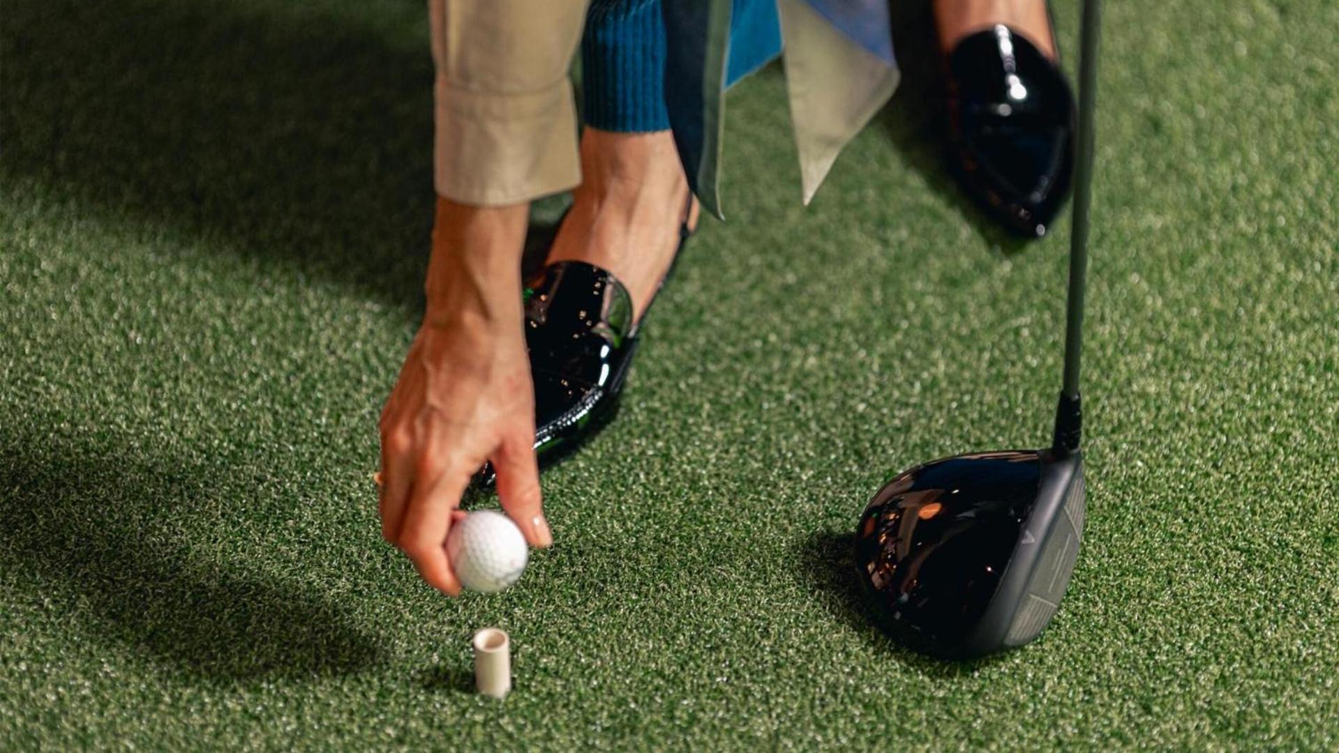Hotel Jacyz à Göteborg Extérieur photo Golf ball being placed on a tee